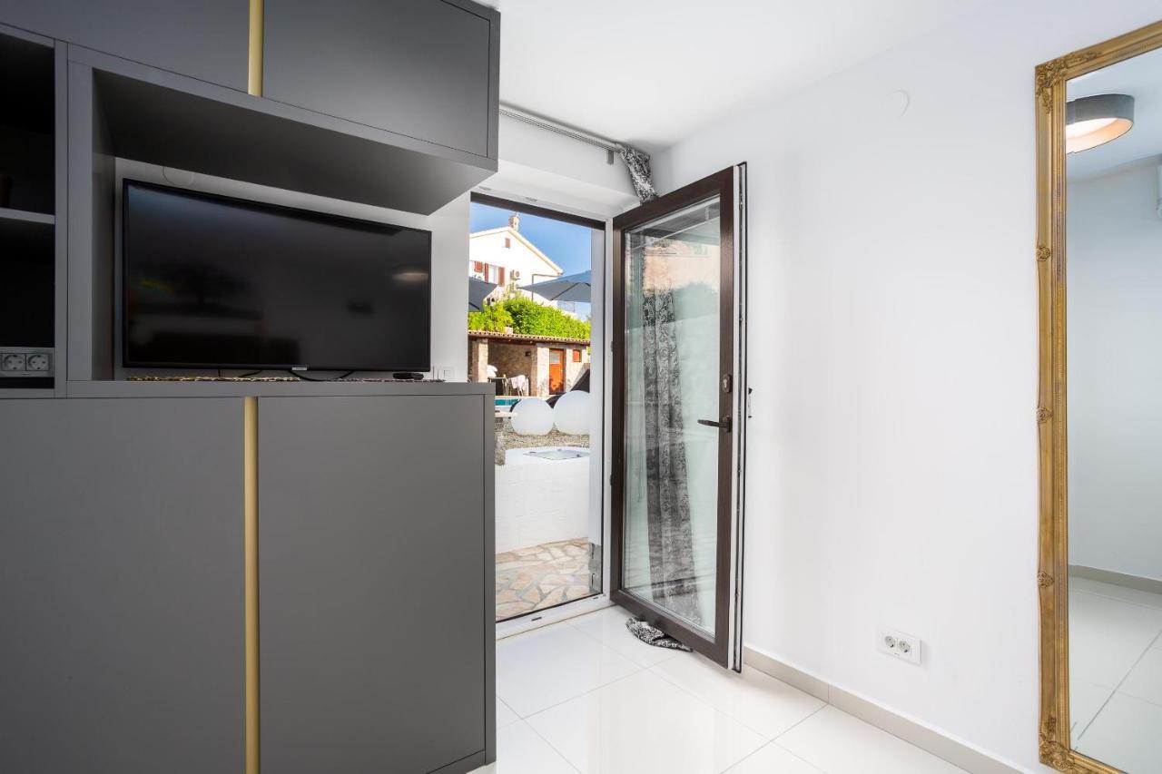 Apartments&Rooms Dario Krk Krk Town Exterior foto